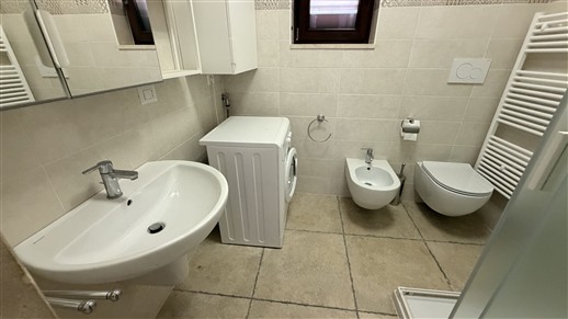 Villa Di 2 Vani, Veranda, Box. Ristrutturata, Ottimo Stato, Fotovoltaico